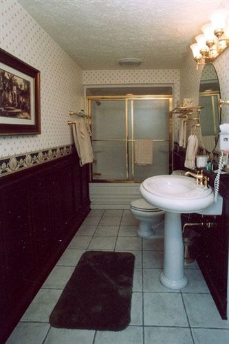 Julias Bed And Breakfast Hubbard Exterior photo