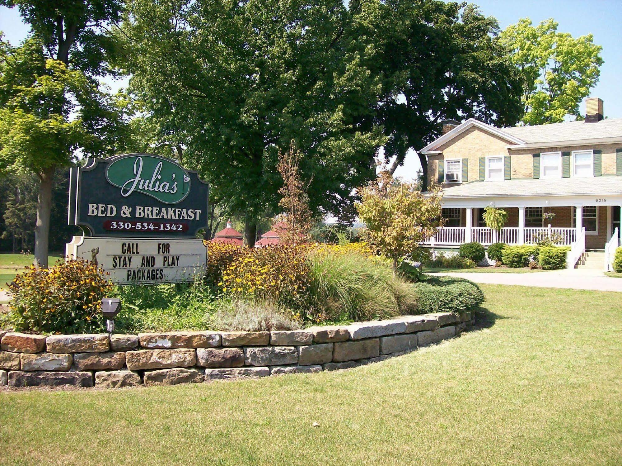 Julias Bed And Breakfast Hubbard Exterior photo