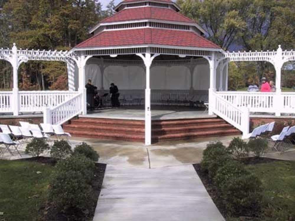 Julias Bed And Breakfast Hubbard Exterior photo